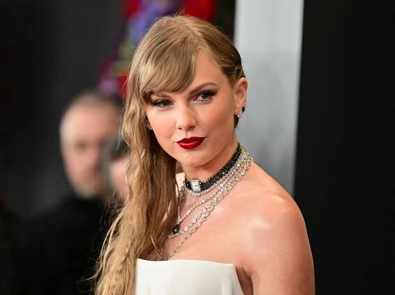 Taylor Swift's Watch Choker Just Won the Grammys Red Carpet