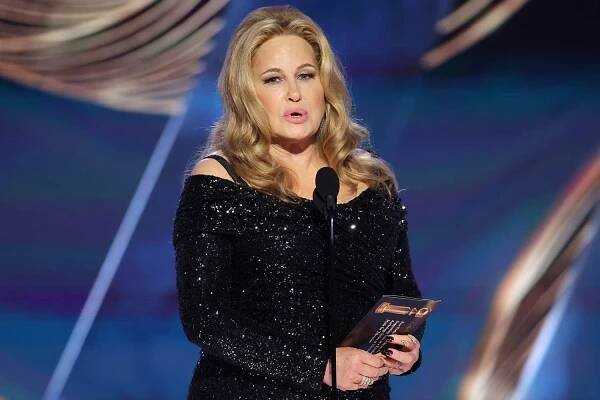 Jennifer Coolidge Gets Bleeped and a Standing Ovation After Bringing Mike White to Tears at Golden Globes