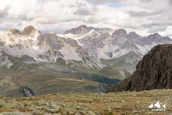 Kříže, zákopy a ostnaté dráty na Cima Juribrutto v italských Dolomitech | Horama