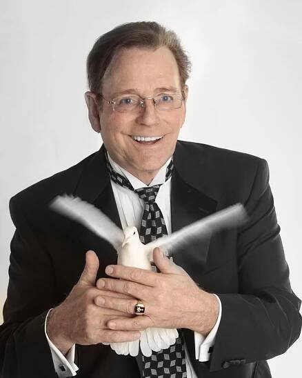 Fielding West - Comedy Magician | Teacher | Keynote Speaker