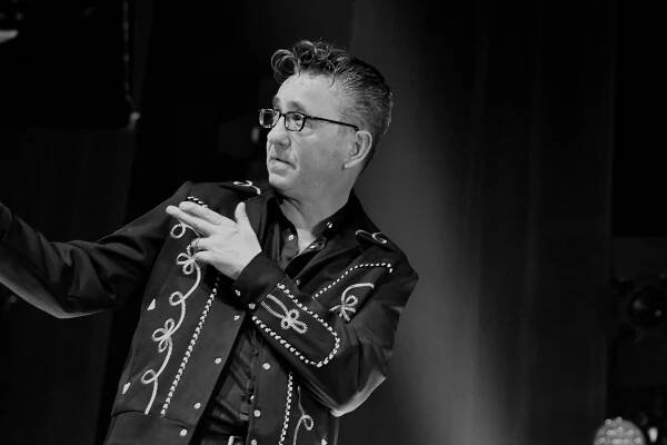 Live – Richard Hawley + Get Cape Wear Cape Fly at Brighton Dome – Breaking Glass Magazine 