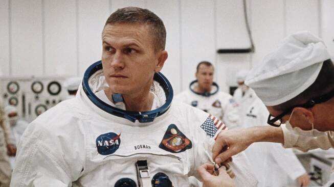 Frank Borman, astronaut who led Nasa’s Apollo 8 mission around the moon, dies aged 95