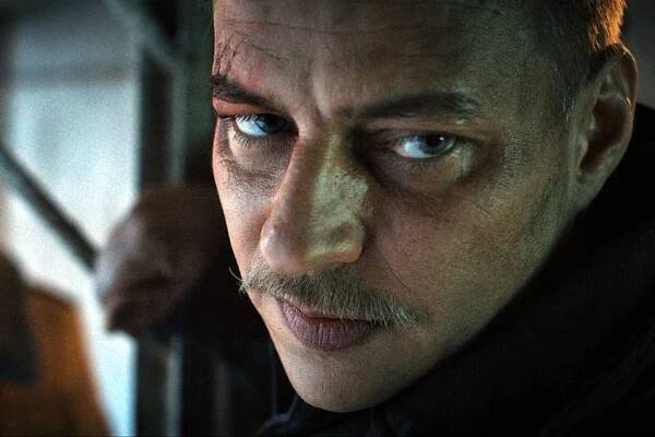 Tom Wlaschiha – Enzo