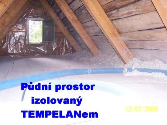 Foukaná izolace půdních prostor