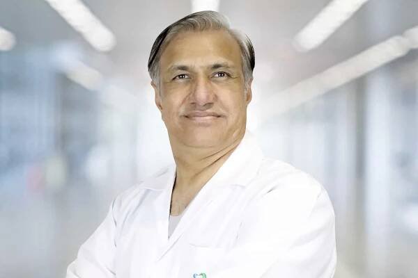 Dr. Muhammad Iqbal Khan: Specialist Ophthalmology in Dubai