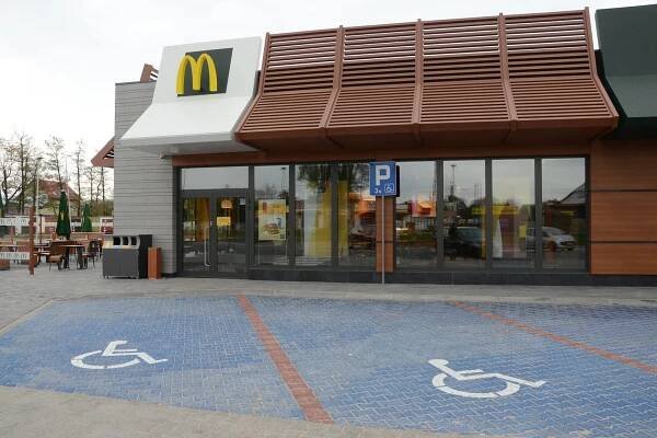 McDonald's v Kudowě-Zdrój je připravený k otevření. Poláci i Češi jsou nedočkaví
