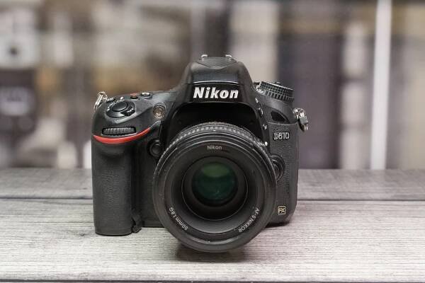 NIKON D610 + 50 mm f/1,8 AF-S - bazar