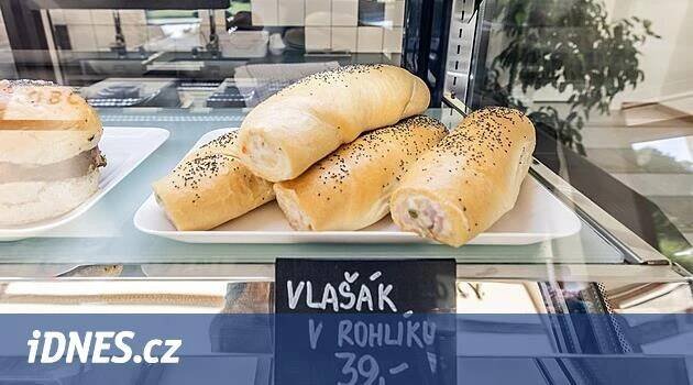 Vlašák v rohlíku? Turisté prý berou lahůdku útokem - iDNES.tv