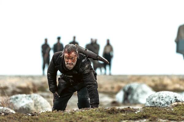 Existuje způsob, jak někoho zabít, který ještě nikdo jiný na plátně nepředvedl? Film Sisu to ví