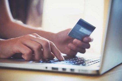 Je výhodnější kreditní karta nebo kontokorent? Záleží na situaci