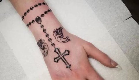 tatuajes-de-pulseras-de-rosarios-y-ángeles.