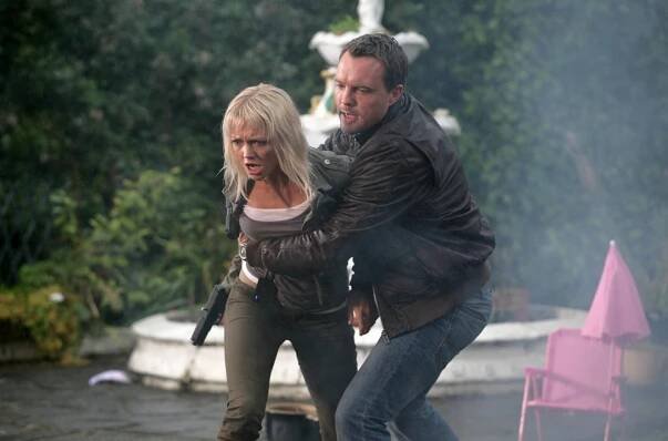 Pravěk útočí - Matts Geheimnis - Z filmu - Hannah Spearritt, Ciarán McMenamin