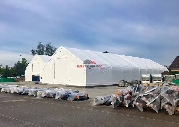 Plachtová hala šířka: 12,2 m, délka: 30,5 m, výška: 6,4 m, PVC 900 g/m2 BÍLÁ