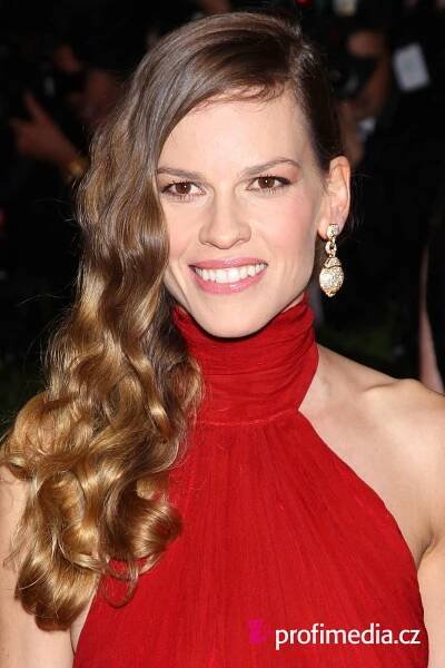 Hilary Swank - celebrity účes - HappyHair