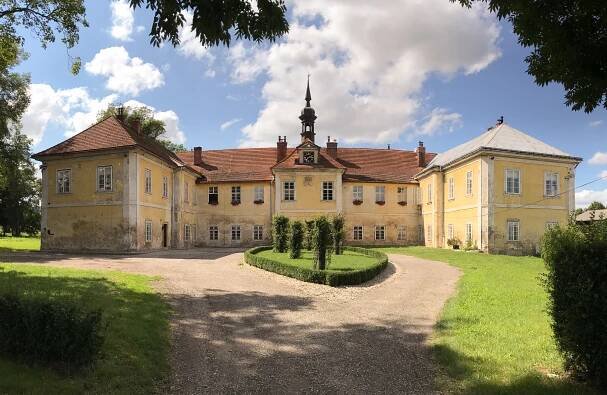 Zámek - Vokšice (nepřístupný)