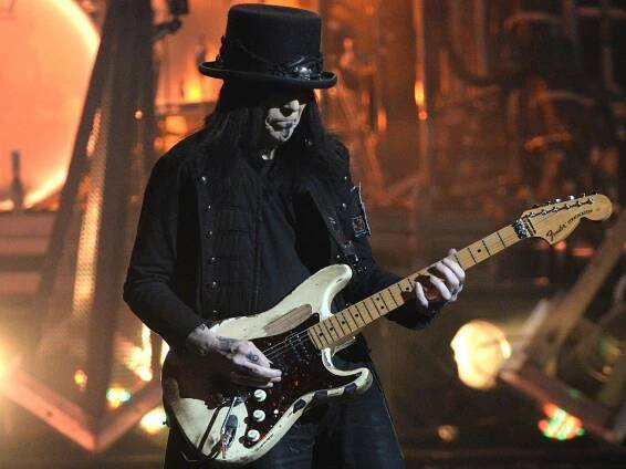 Mick Mars on his favorite Mötley Crüe solo, how he (unintentionally) ended up on Aerosmith's Pump, and the Dr. Feelgood Garnet amp