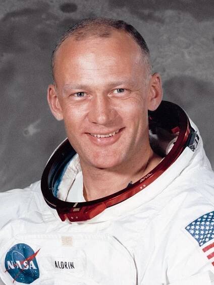 File:Buzz Aldrin (3x4 cropped).jpg - Wikimedia Commons