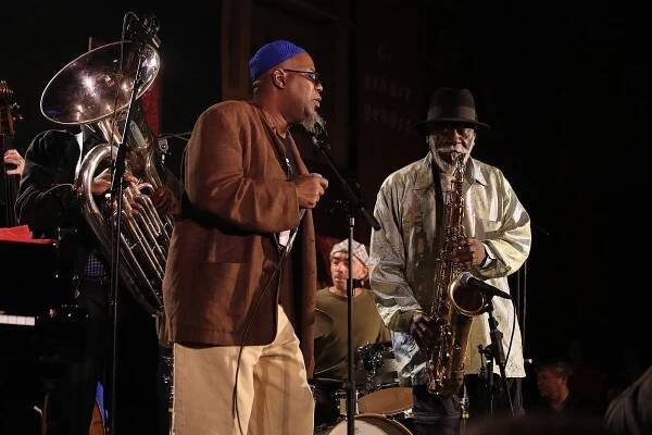 File:Pharoah Sanders Quartet ft Dwight Trible and Howard Johnson - INNtöne Jazzfestival 2013 33.jpg