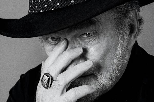 Eddy Mitchell évoque le rap, les impôts et la mort à l'occasion de la sortie de 