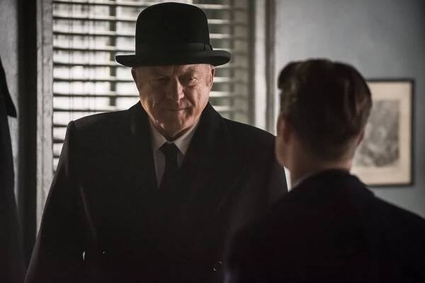Gotham - Duchové - Z filmu - John Doman
