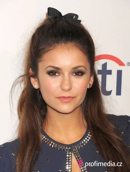 Nina Dobrev - celebrity účes - HappyHair