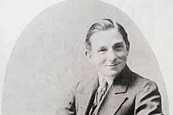 Podívejte, jak vypadal zamlada profesor Hrbolek z Marečku, podejte mi pero. Byl to mimořádně krásný muž
