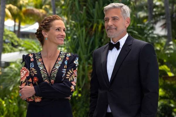 George Clooney and Julia Roberts Joke 'It Took 80 Takes' for Them to Film One Kiss for New Movie