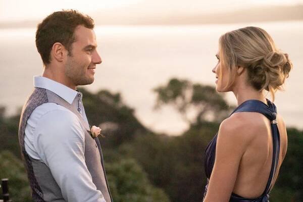 Josh McKenzie, Anna Hutchison - Destination Love - Z filmu