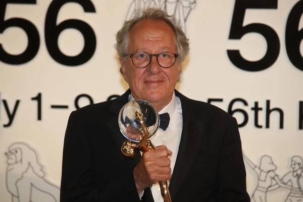 MFF KV 2024: Kdo usedne v porotě? Vrací se i hvězdný Geoffrey Rush!