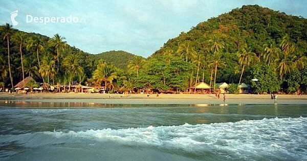 Ko Chang je thajský ostrov, kde můžete dělat společnost i slonům
