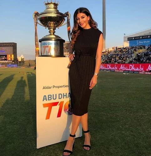 Karishma Kotak : Net Worth, Height, Weight, Age, Affairs, Wiki, Facts and Figures 12