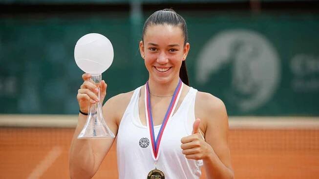Vítězka jubilejního 95. ročníku Pardubické juniorky Tereza Valentová