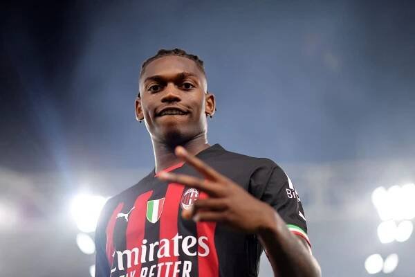AC Milán zdolal Monzu a dotáhl se na první Neapol. Inter před Plzní vyhrál přestřelku