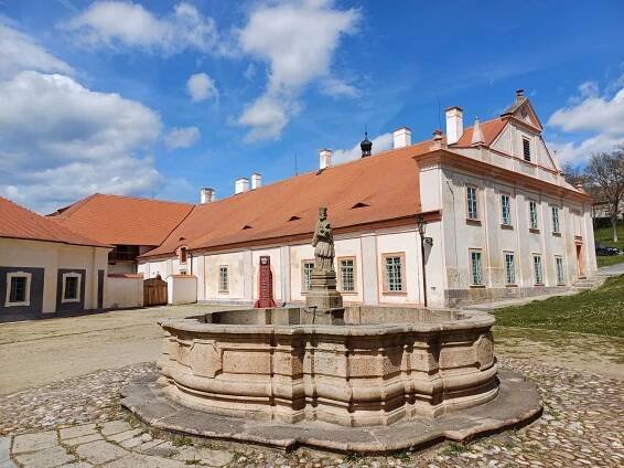 Fotogalerie • Kašna Plasy (Kašna, fontána) • Mapy.com