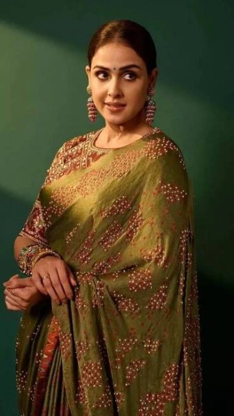 Genelia Deshmukh’s regal charm in a traditional bandhani saree