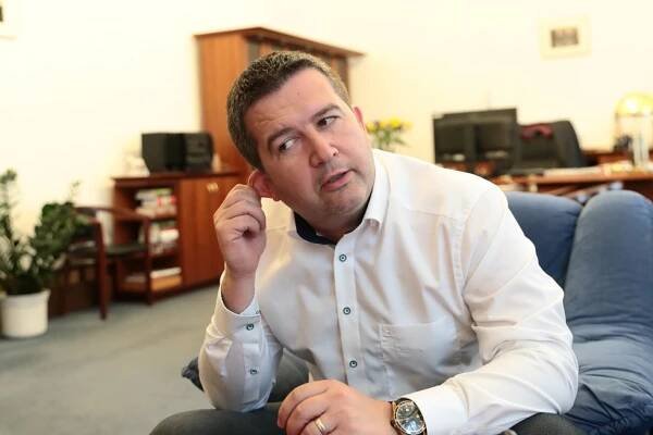 Hamáček vyslyšel Paroubka: Navrhne ČSSD jeho podporu ve volbách do Senátu