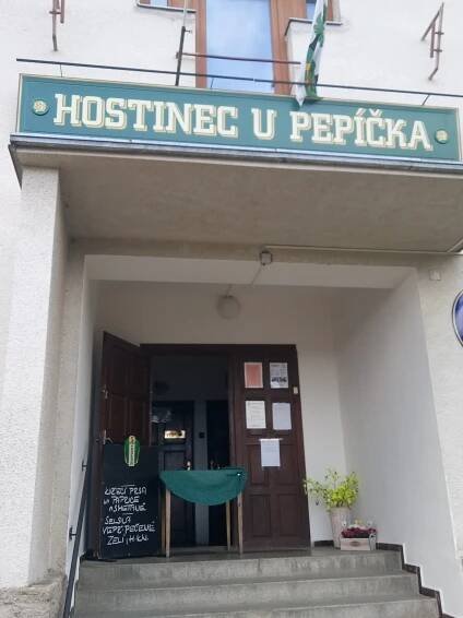 Mníšecké restaurace nabízejí okénkový prodej i rozvoz jídel. | Mníšek pod Brdy