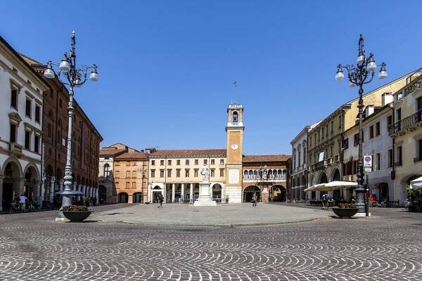 Moving to Italy through Italian Citizenship by Descent