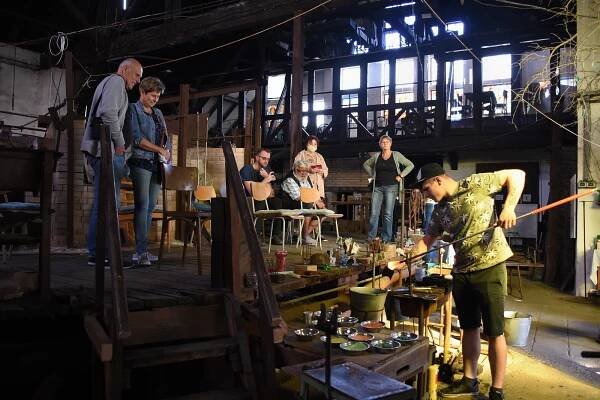 Sklárna Jakuba Skláře v Tasicích zve na velký bazar. Budou i dílničky