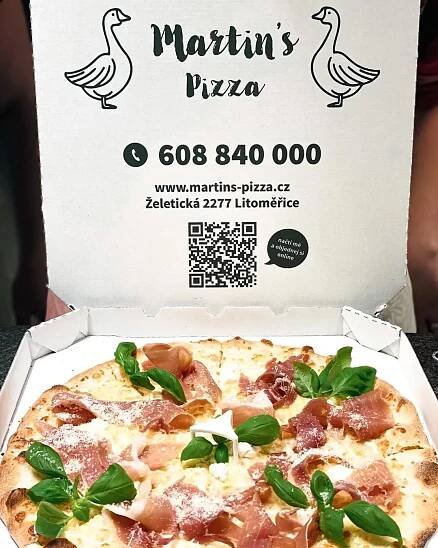 Neapolská pizza dle výběru : Quattro Formaggi, Capriciosa i Hawai
