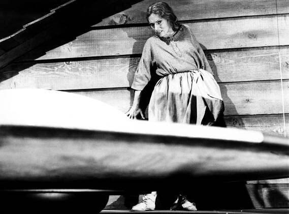Agnes Moorehead - Actress
