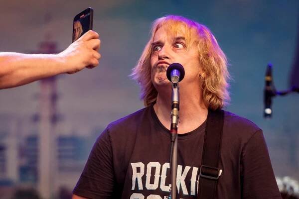 LIVE: Hrady CZ se přesunuly na Bouzov. Robert Kodym vhodil do publika kytaru, Marcell si střihl cover hitu Vladimíra Mišíka