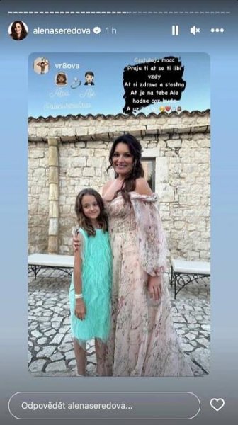 FOTO: Alena Šeredová s hosty. – stránka 34