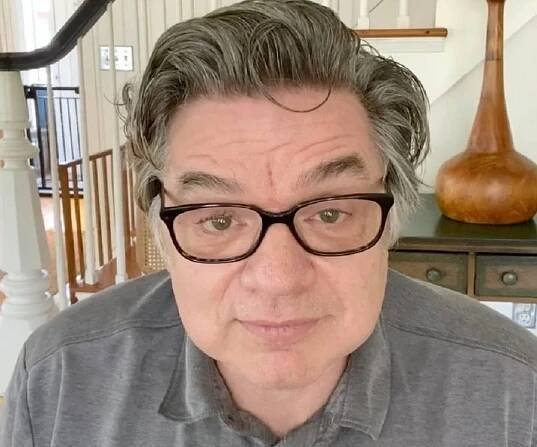 Oliver Platt Biography - Facts, Childhood, Family Life & Achievements