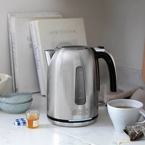 Russell Hobbs Velocity rychlovarná konvice