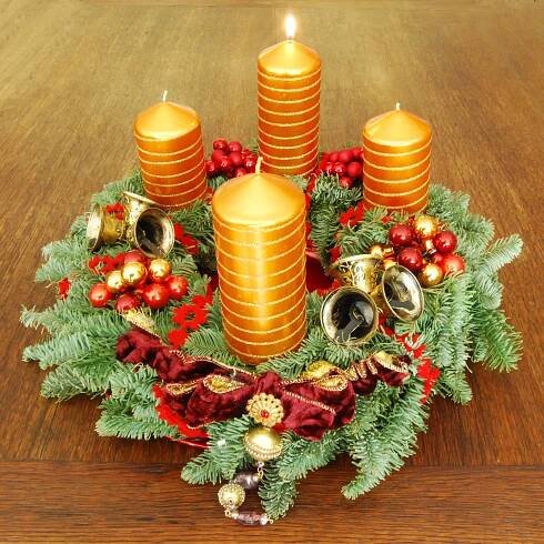 Soubor:Adventskranz-1.Advent.jpg