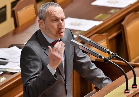 Trikolóra hnutí občanů. Klaus mladší si zaregistroval název nové strany, hledá i vlivné podporovatele