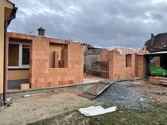 Stavební úpravy rodinného domu a přístavba - Stavby Pejša