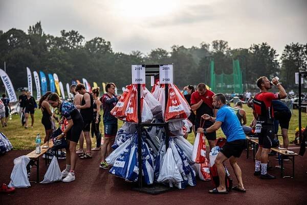 Závod Ironman, který se o víkendu uskutečnil v Hradci Králové zná již své vítěze, vyhrál tým HZS Moravskoslezské­ho kraje