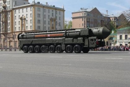 Mezikontinentální balistická raketa RS-24, další z řady odstrašujících ruských prostředků 